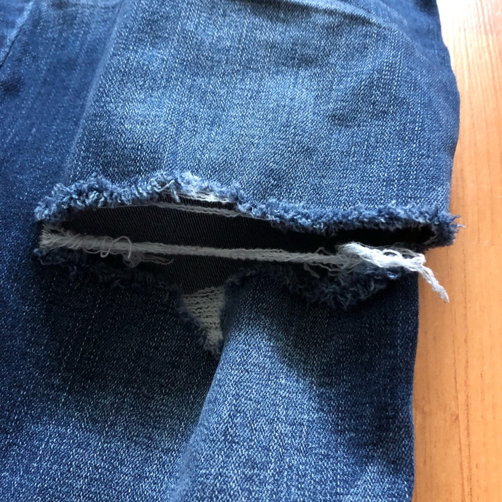 American Eagle Ripped Jeans - Picture 4 of 5